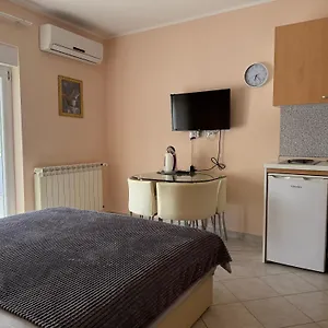 Viola Aparthotel